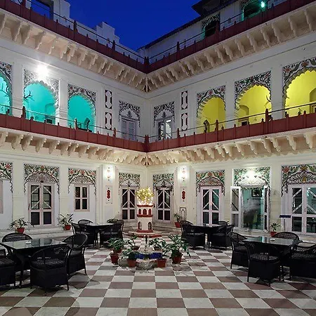 Laxmi Vilas Palace-3